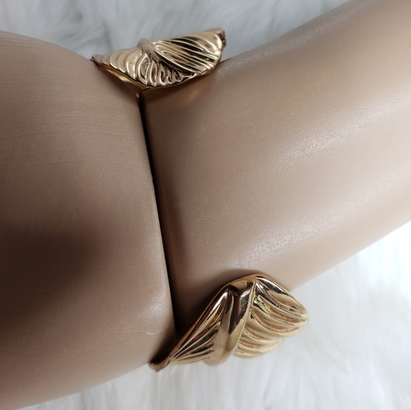 Stella & Dot Cuff Bracelet Gold Tone Metal Leaf Wrap - Picture 4 of 16